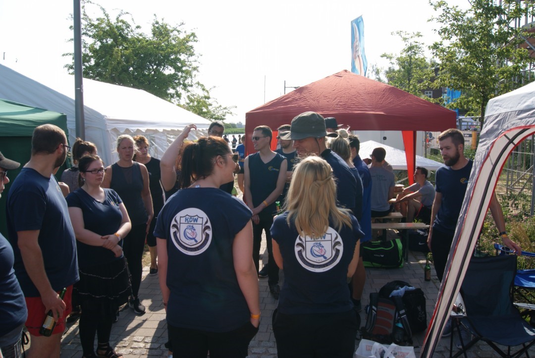 Teambesprechung Drachenbootrennen Greifswald